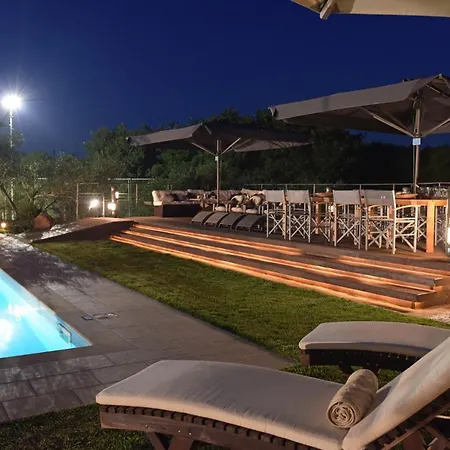 别墅 Beautiful 9-bed In With Tennis Court