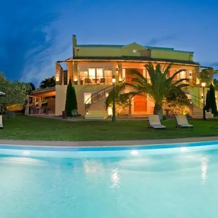 Beautiful 9-bed In With Tennis Court 别墅